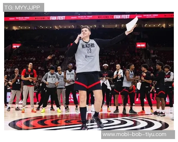 弗拉格强调下半场与加时表现:冲击内线对抗开拓者缺乏封盖能力 弗拉格强调下半场与加时表现:冲击内线对抗开拓者缺乏封盖能力