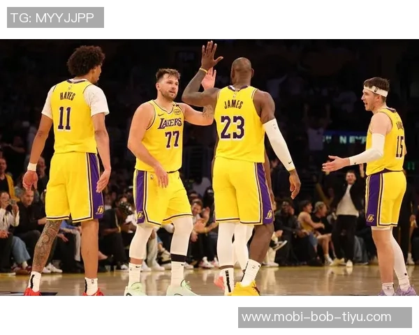湖人防守失效詹姆斯体能透支东契奇拼尽全力难挽败局