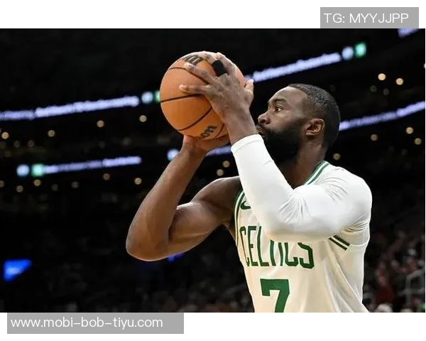 杰伦布朗中距离投篮表现惊艳全联盟命中率高达532引发热议